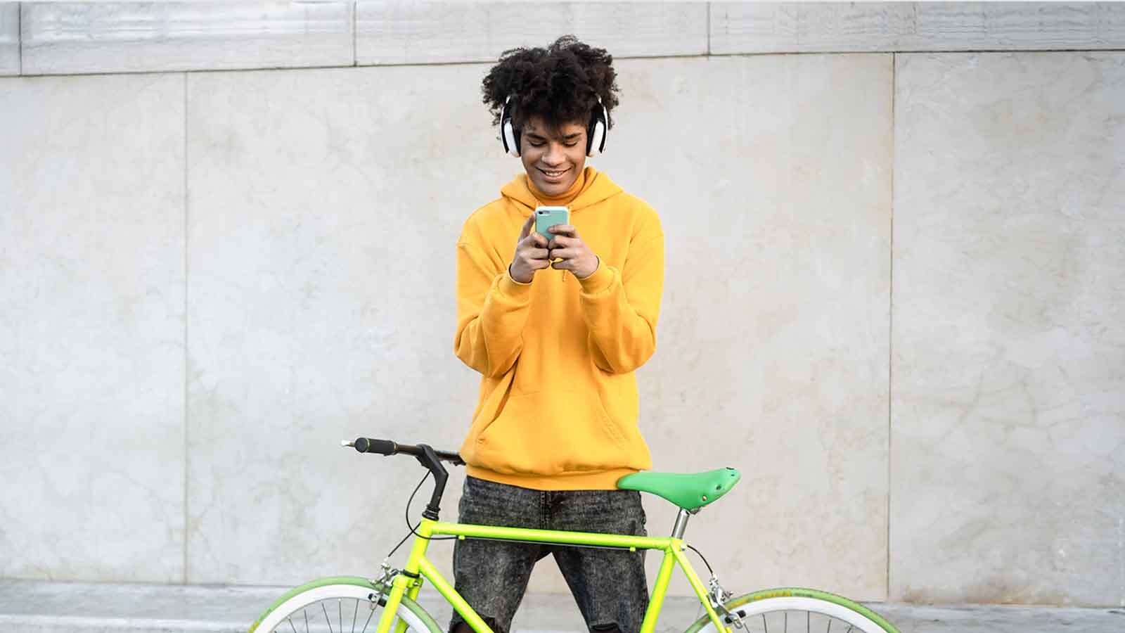 afroamerican-man-smiling-1600x900 afroamerican man smiling